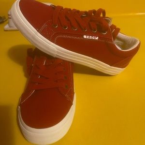 Brand New in Box Taos Women’s Plim Soul Sneakers